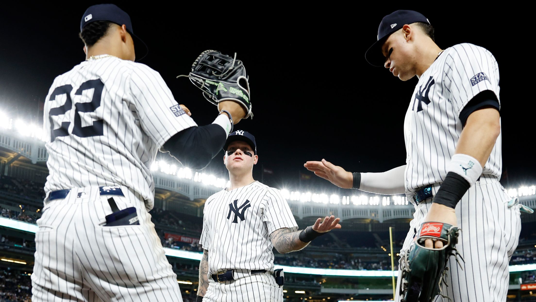Awesome Image of Yankees: Discover the Best Shots of the Baseball Team!