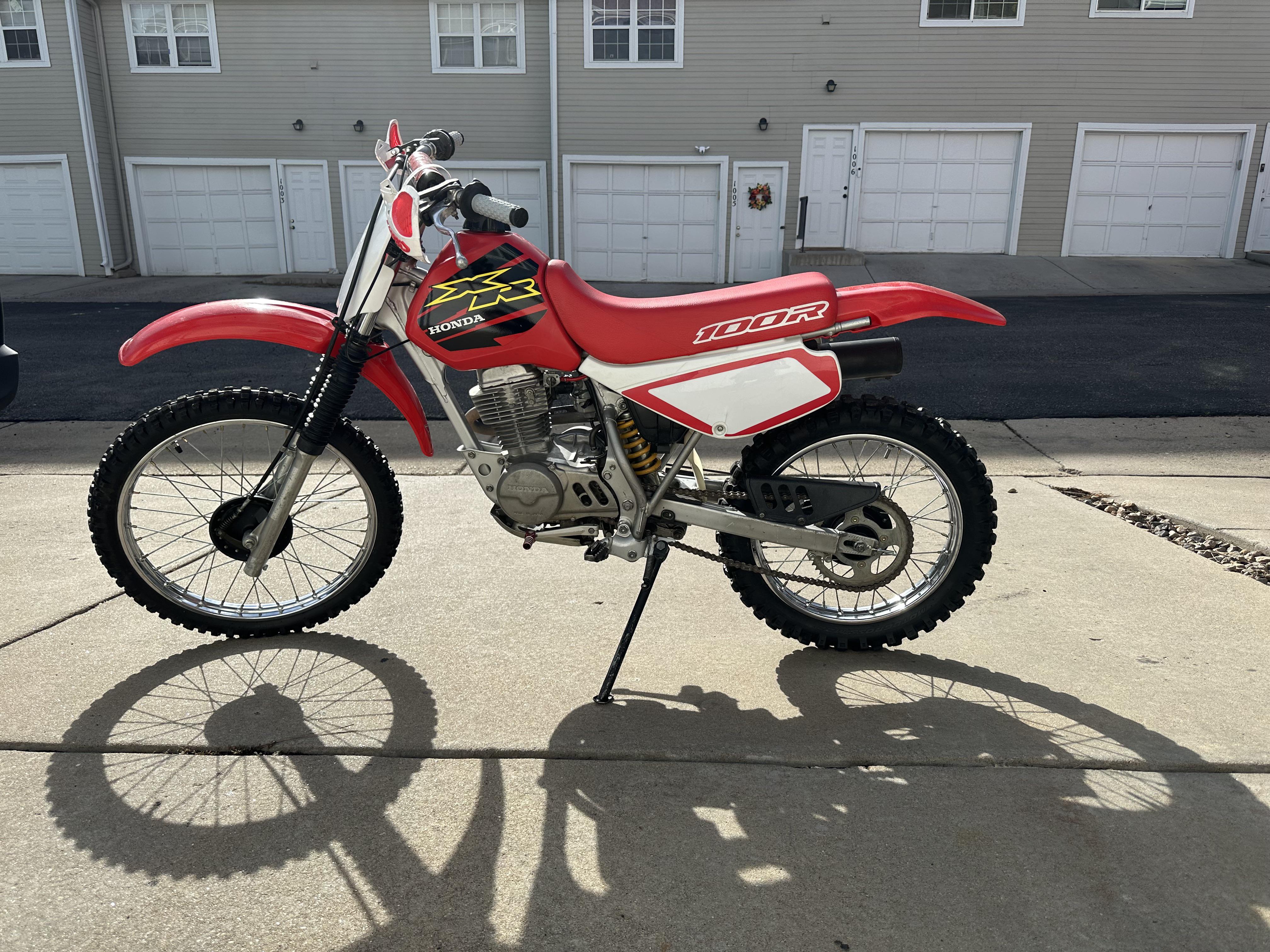 honda 2000 xr100r vs. [Competitor]: Which Bike Is Right for You?