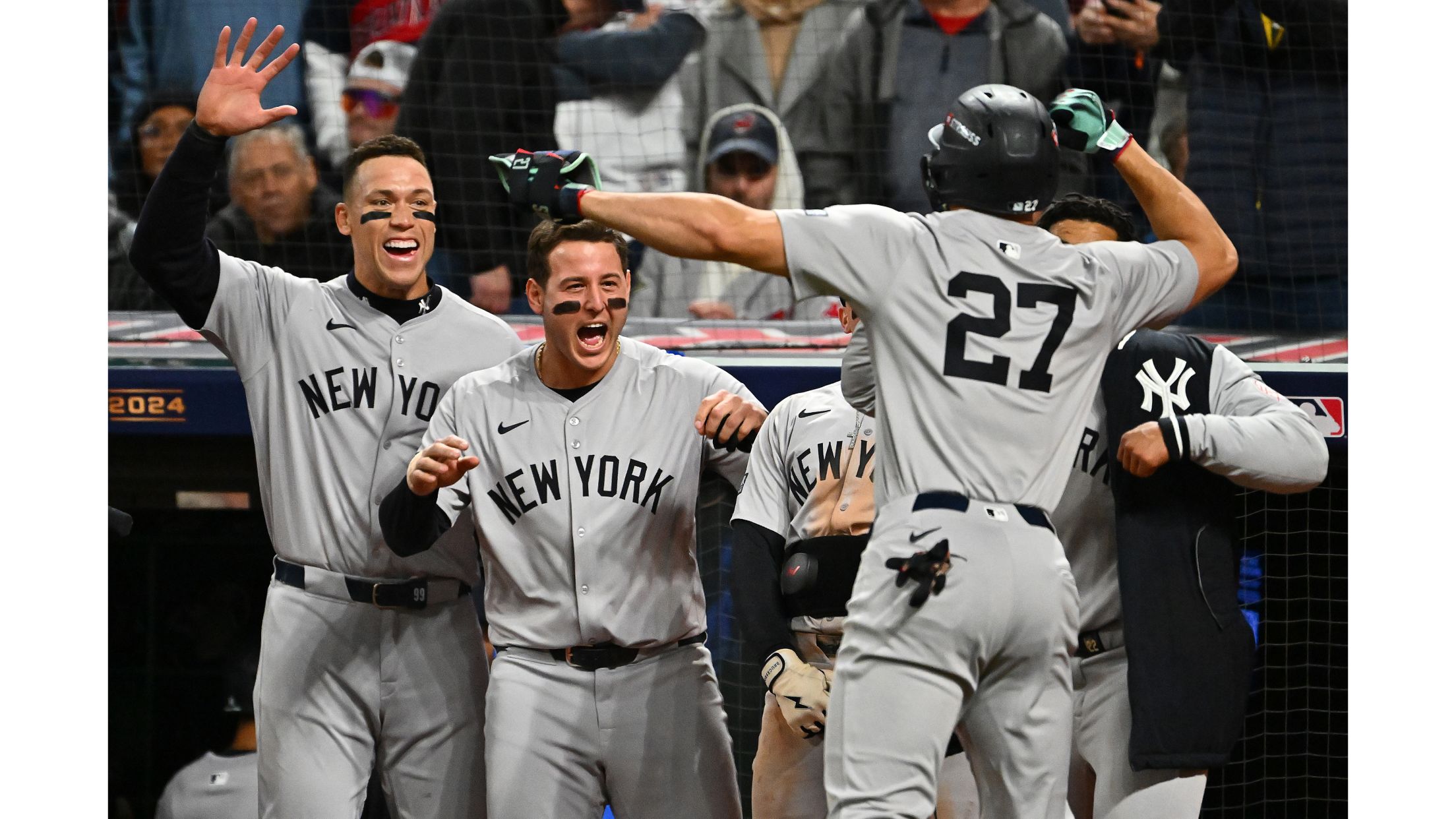 Awesome Image of Yankees: Discover the Best Shots of the Baseball Team!
