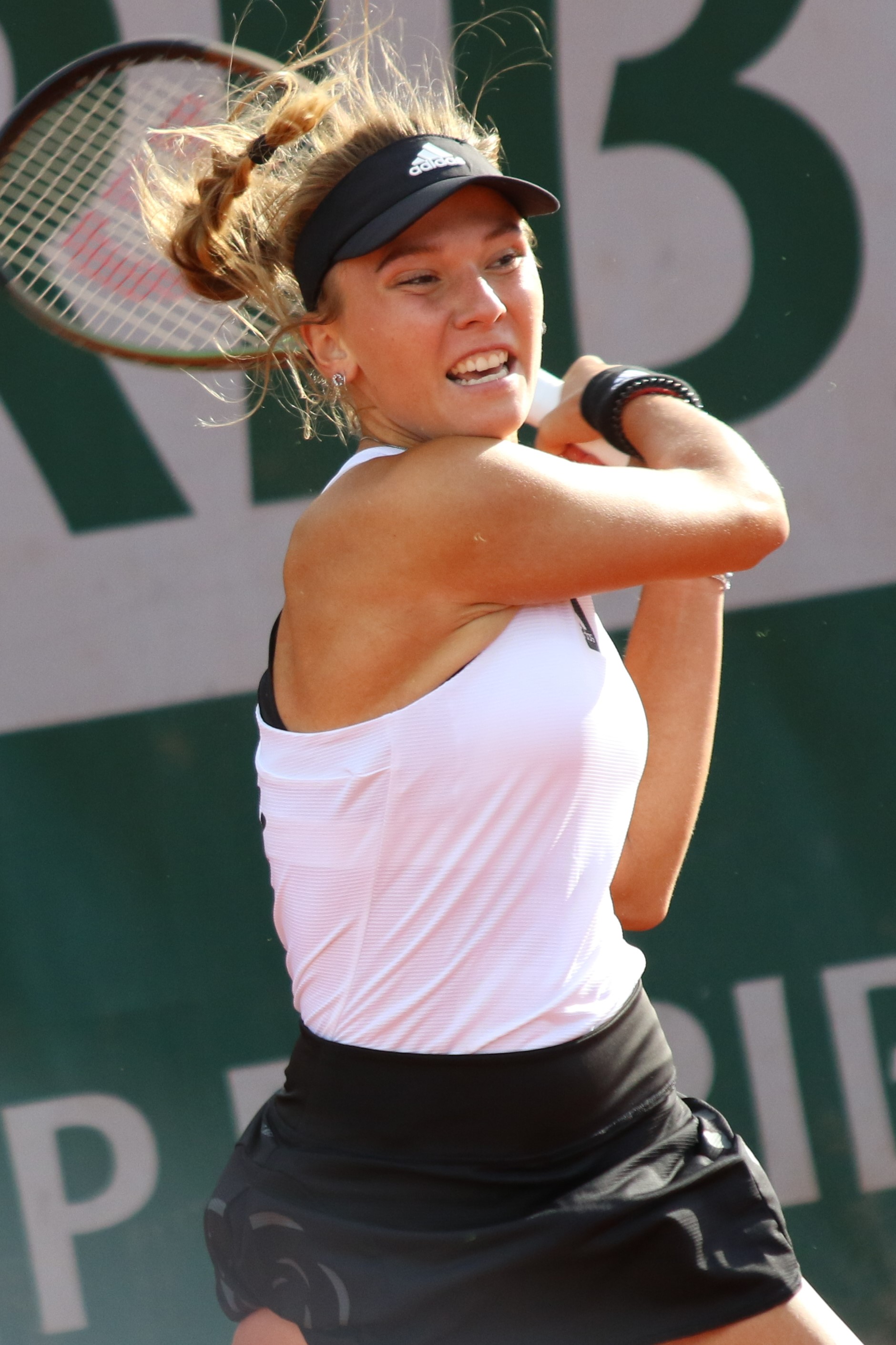 Oksana Selekhmeteva Fans: Find Her Match Schedule and Tournament Results!