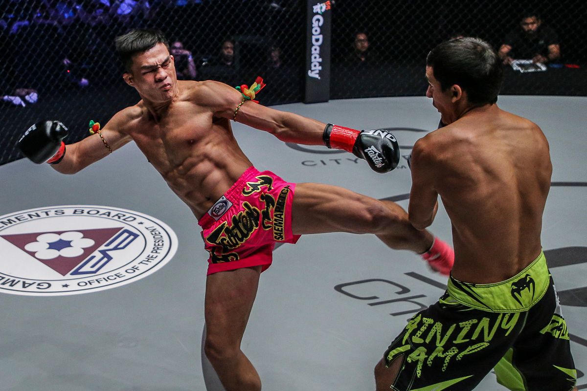 What are Saemapetch Fairtexs key strengths? Learn about his powerful left kick technique.