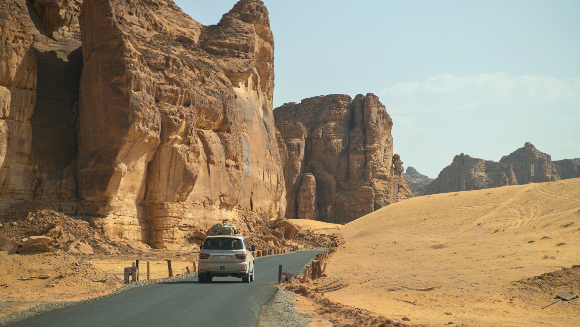 What is the best way to get from Riyadh to Abu Dhabi? Your quick and easy travel guide awaits.