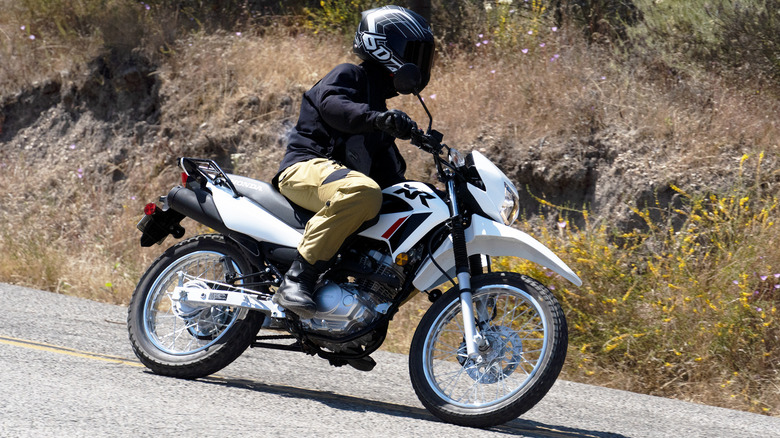 How good is the honda xr150l mpg? Learn about its miles per gallon before you decide to buy.
