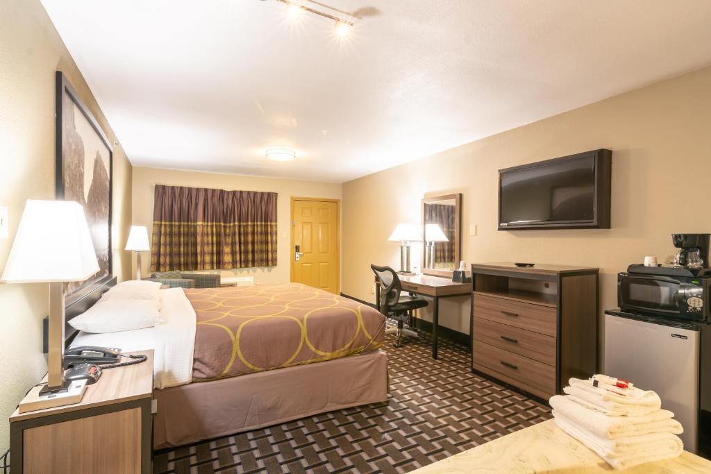 Booking the super 8 dallas east hotel? Follow these easy steps to secure the best possible room rates.