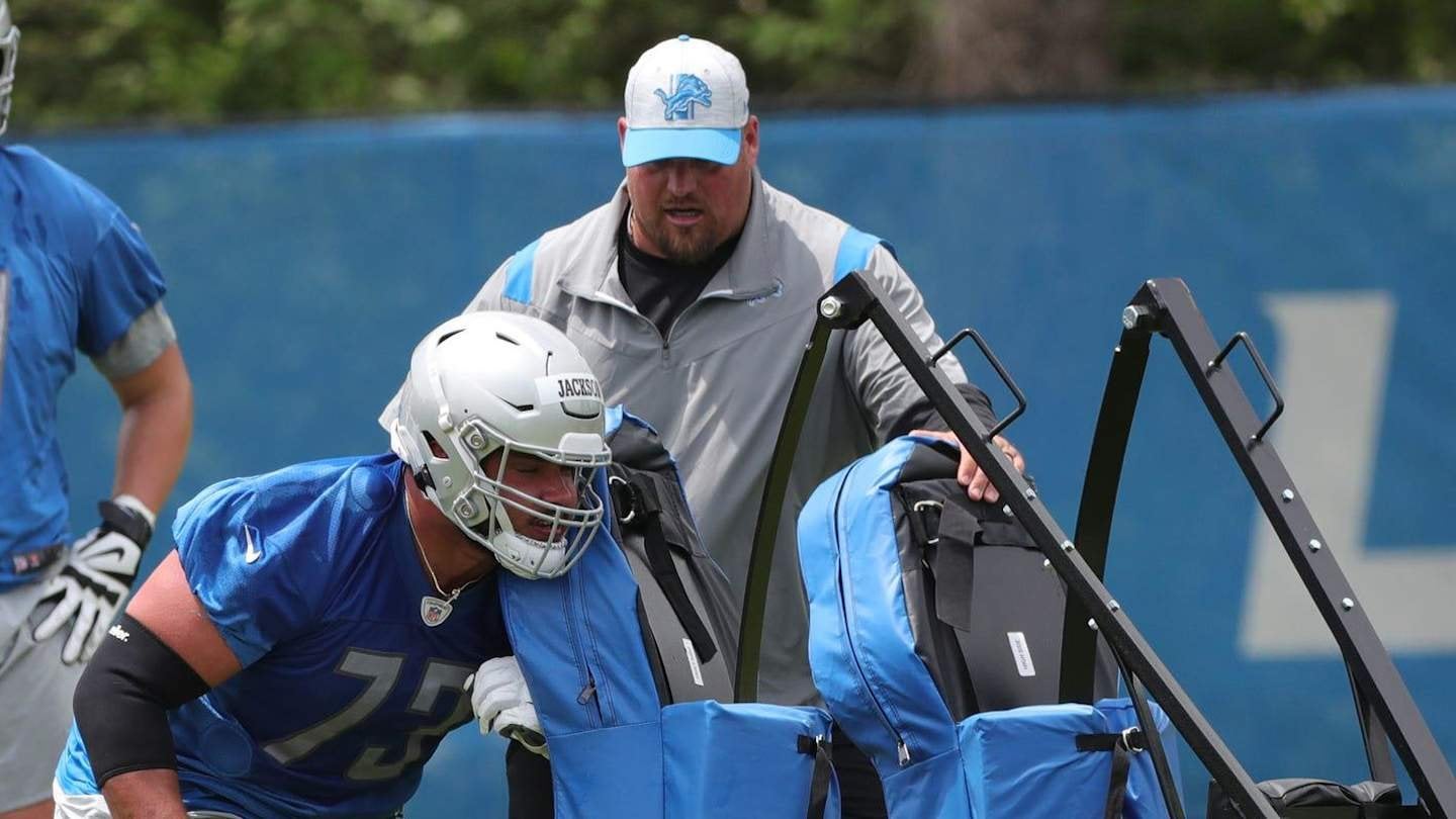 What does the Seahawks OC actually do every game? (A simple explanation of their important team role)