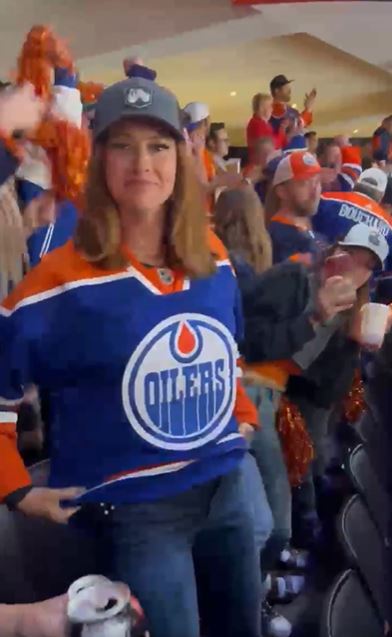 Woman Flashes Boobs at Hockey Game: See the Unbelievable Viral Moment Everyone is Talking About Now.