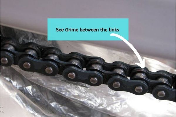 How to lube chain motorcycle properly? Follow these easy steps for a smoother, longer lasting chain.